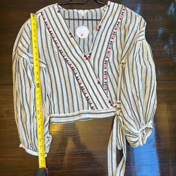 En Crėme Wrap Top ballon sleeves with embroidery Strips Gauze Blouse Size Small - Picture 10 of 14
